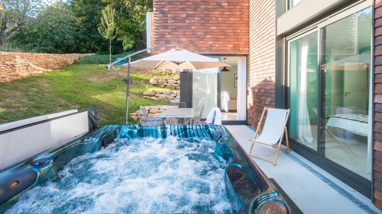 Appartamento Côté Jardin avec Jacuzzi Privatif et parking privé Sarlat Esterno foto